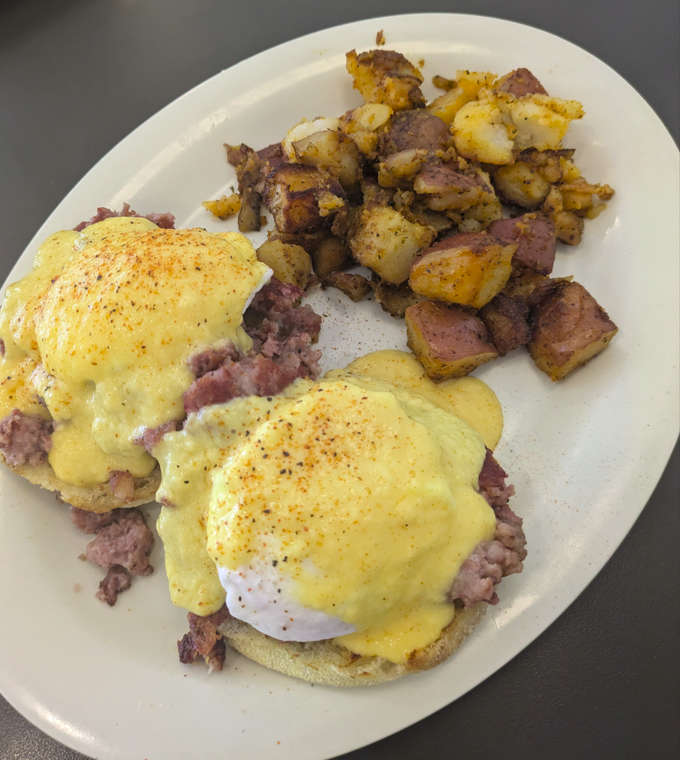 eggs up grill - hash benedict